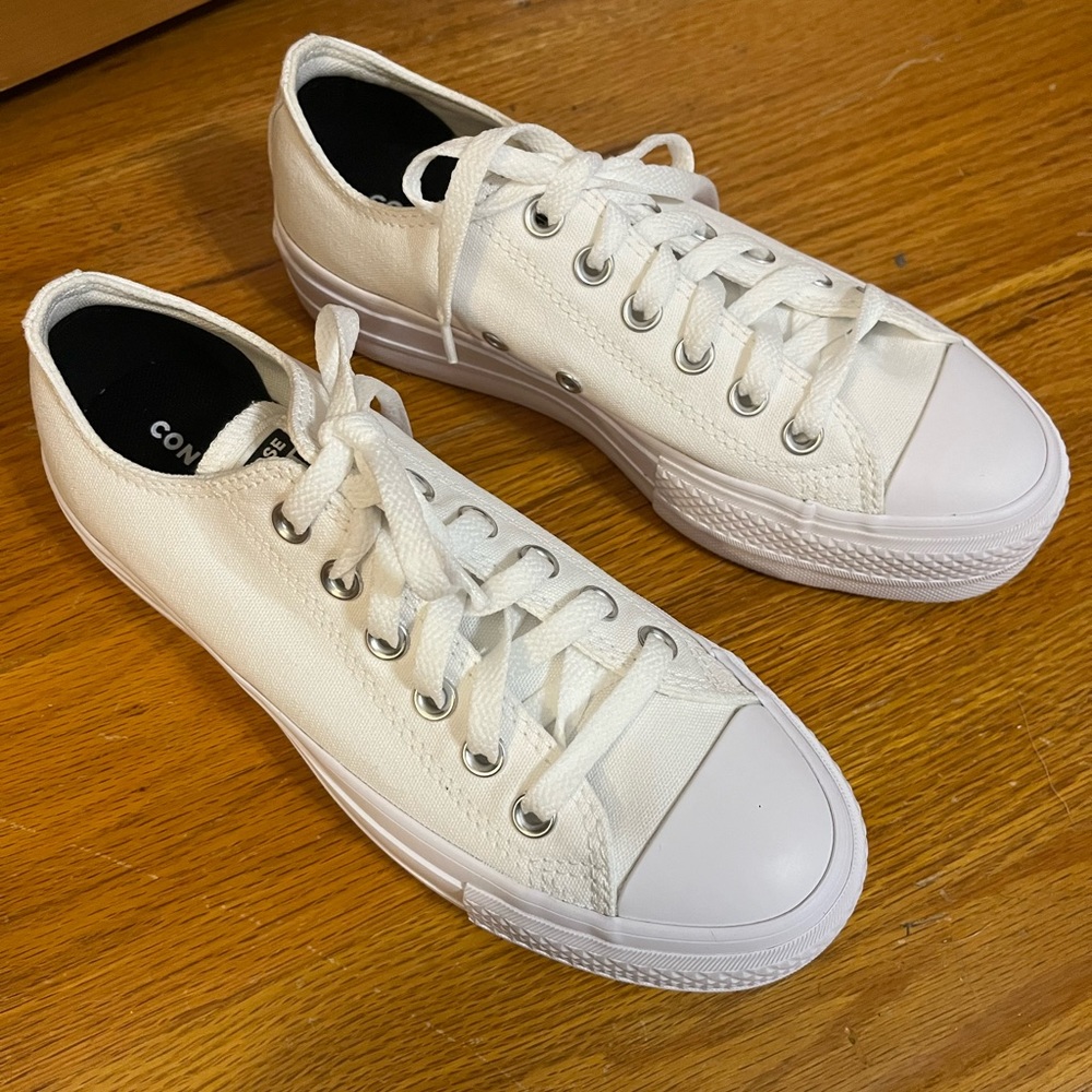 NEVER WORN- Chuck Taylor All Star Lift Platform Shoes